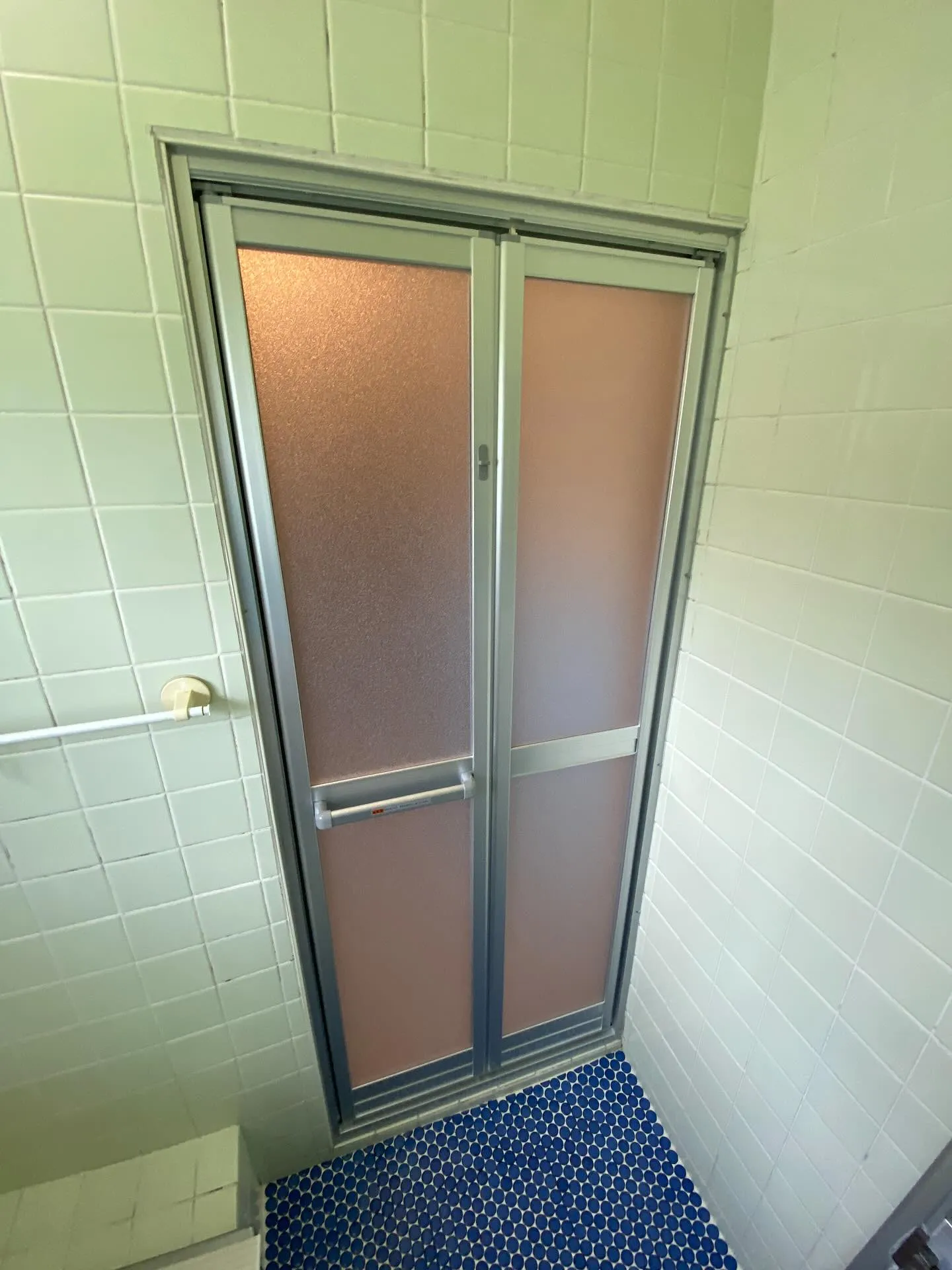 浴室ドアを取り替えました✨